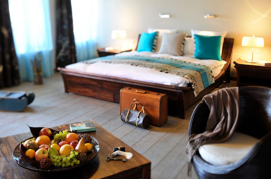 La Belle Saison Bed and Breakfast Mollens  Habitación foto